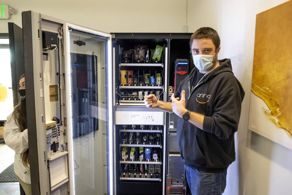 Benefits of Starting a Vending Machine Business