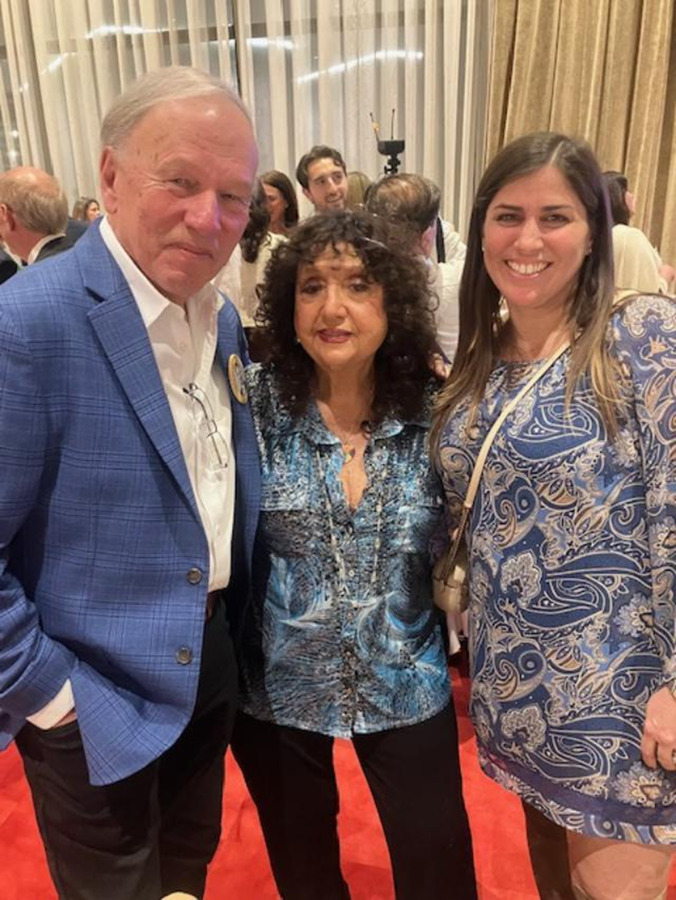 BRITANNIE BETTI WITH 2025 “JUKEBOX ARTIST OF THE YEAR” MARIA MULDAUR AND BETSON ENTERPRISES CEO ROBERT GESCHINE
